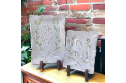 Mr & Mrs Tray w/Green Laurel Wreath