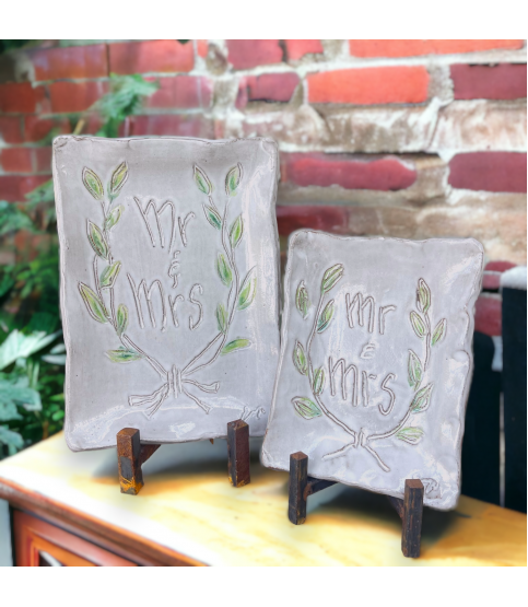 Mr & Mrs Tray w/Green Laurel Wreath