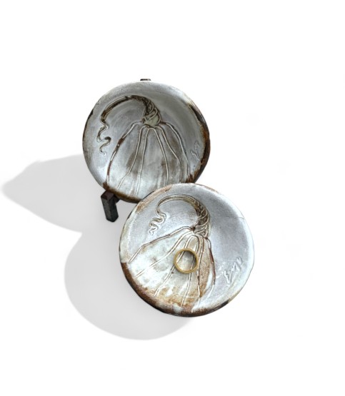 Ring Dish Pumpkin Antique White 4"